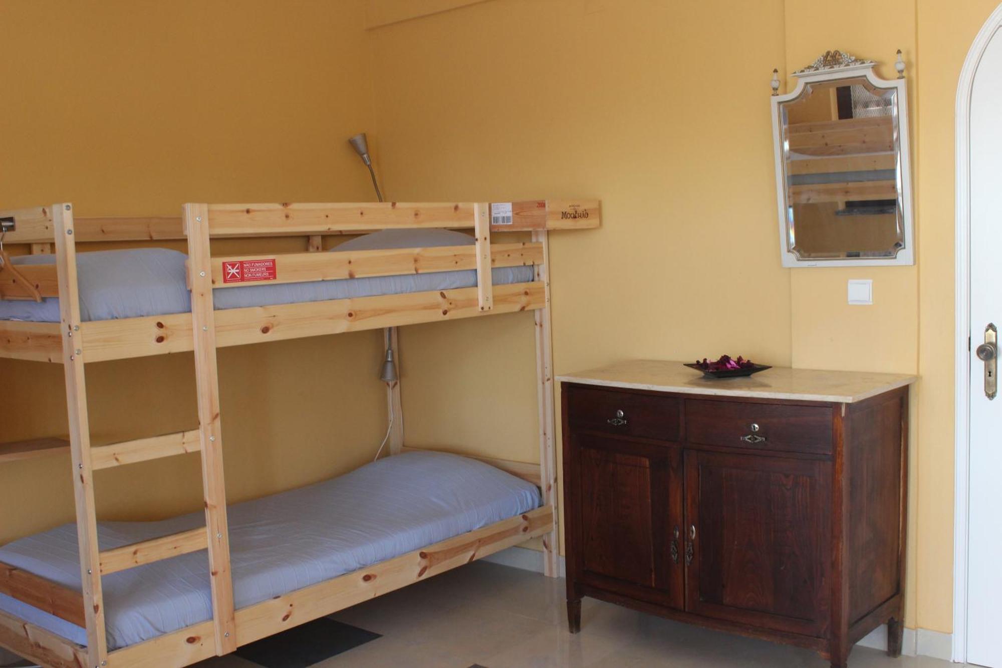 Ericeira Chill Hill Hostel & Private Rooms - Peach Garden Номер фото