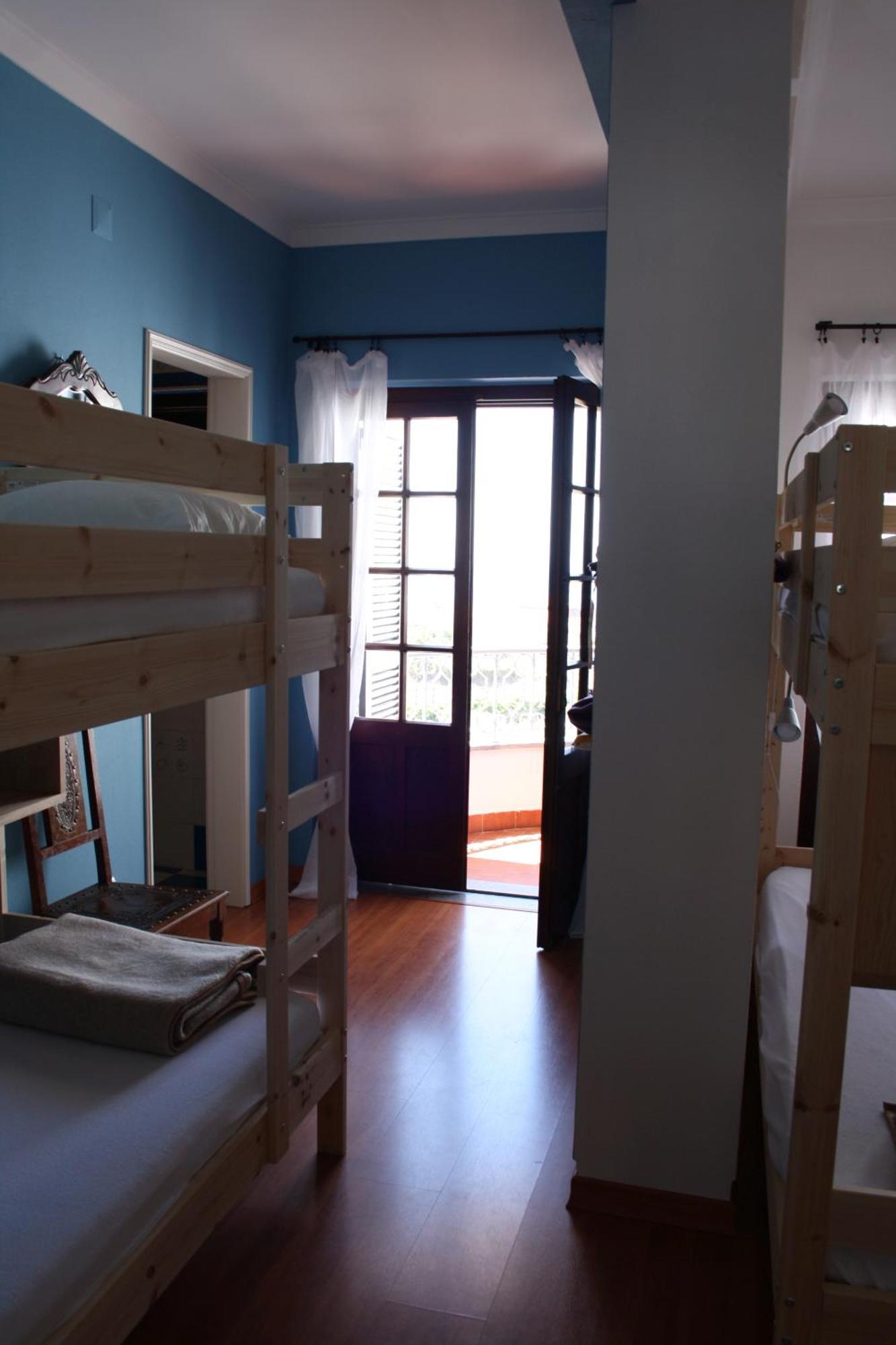 Ericeira Chill Hill Hostel & Private Rooms - Peach Garden Номер фото