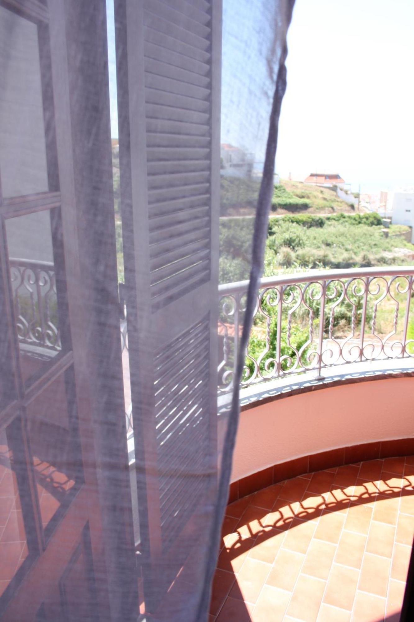 Ericeira Chill Hill Hostel & Private Rooms - Peach Garden Номер фото