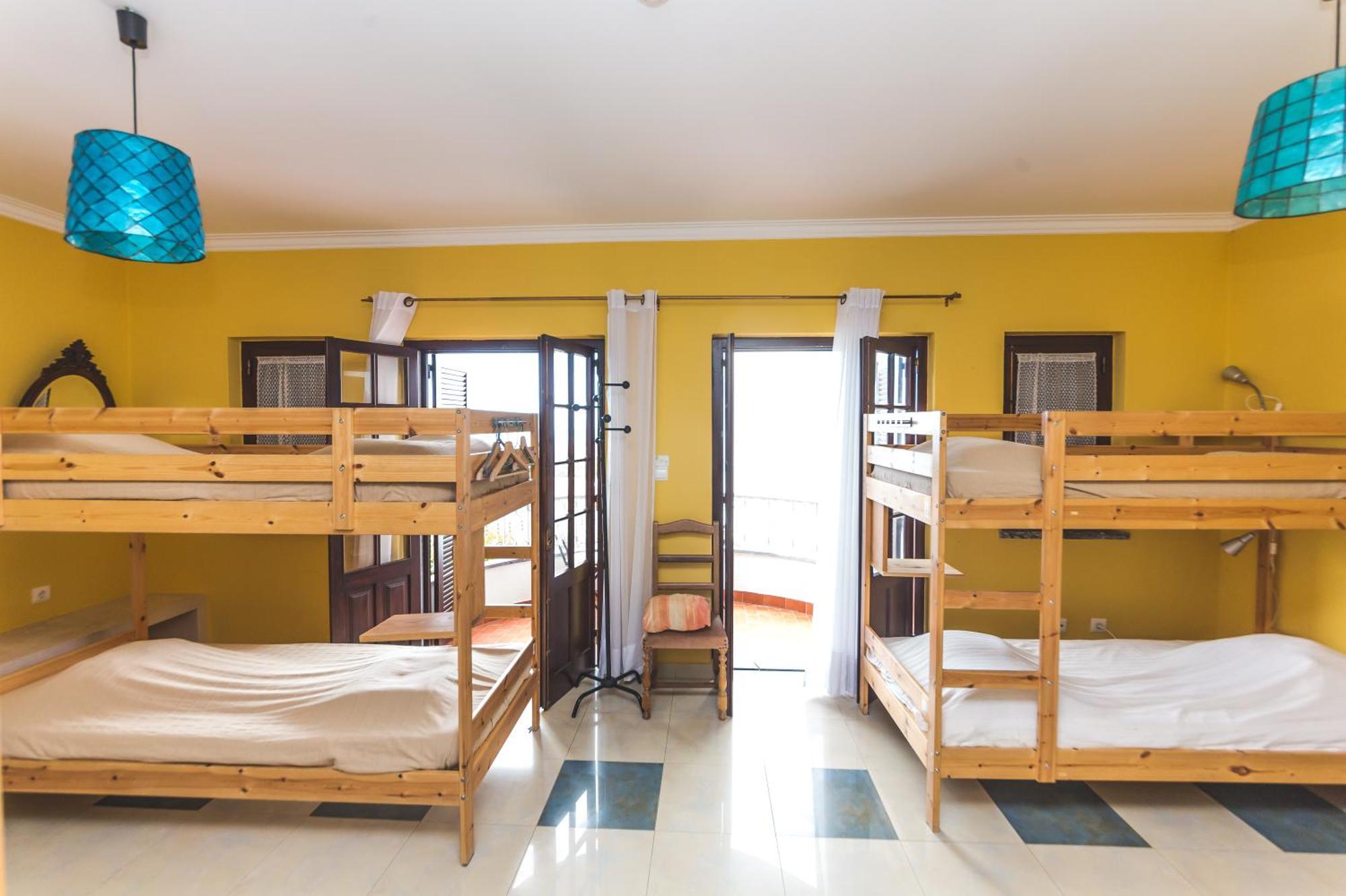 Ericeira Chill Hill Hostel & Private Rooms - Peach Garden Номер фото